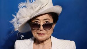 Lo que hay detrás de la mudanza de Yoko Ono al departamento donde vivió con John Lennon