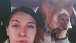 Su pitbull le destrozó la nariz y ahora le crece pelo en la cara (FOTO)