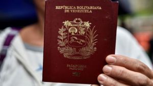 Saime se dignó a enviar 700 pasaportes a venezolanos que esperan irse de Trinidad y Tobago