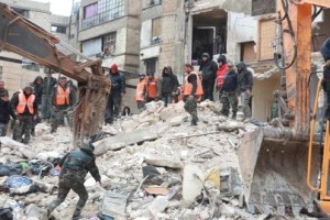El emir de Catar critica el retraso en la entrega de ayuda a las víctimas del terremoto en Siria