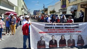 Activistas marchan por elecciones transparentes en Guatemala