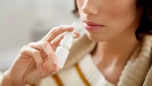 La FDA aprueba el primer medicamento nasal contra la migraña