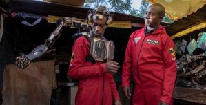 Innovadores en Kenia transforman desechos electrónicos en prótesis biorrobóticas