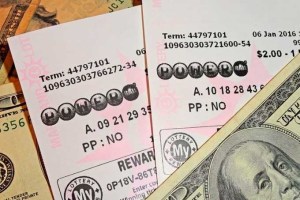 A latina le faltó un número para ganarse una millonada en la lotería de EEUU, pero recibió una increíble sorpresa