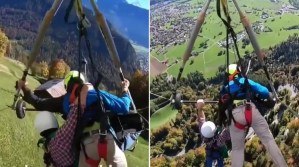 Terror en las alturas: no lo aseguraron y terminó colgando de una mano a 300 metros en un parapente (Video)