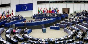 Parlamento Europeo aprueba normas para reducir diferencia salarial entre hombres y mujeres