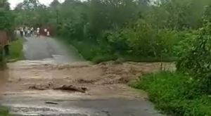 Reportan la crecida del río Guayabones tras fuertes lluvias en Mérida (Video)