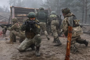Tras repeler más de 100 ataques enemigos en Bajmut, Ucrania prepara una contraofensiva inminente