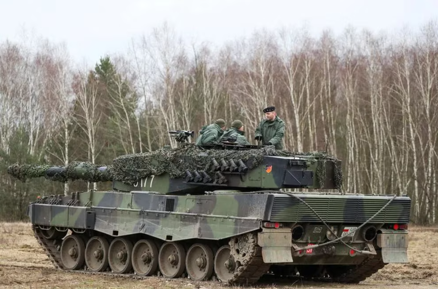 Noruega entregó ocho tanques Leopard a las tropas ucranianas
