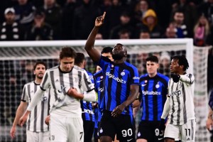 Lukaku rescató al Inter en un accidentado “Derbi de Italia” por la Copa
