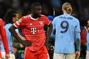 El Bayern Munich manifiesta su apoyo a Upamecano, víctima de insultos racistas