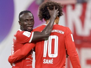 Bayern Múnich suspendió a Sadio Mané por agredir a su compañero Leroy Sané