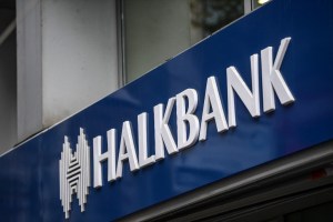Revés judicial en EEUU para el banco turco Halkbank, acusado de violar las sanciones a Irán