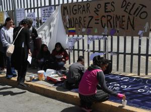 México inicia repatriación de cuerpos de migrantes fallecidos en incendio