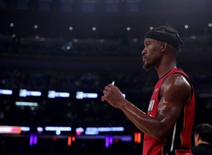 Butler encabezó primer triunfo de los Heat ante Knicks en semifinales