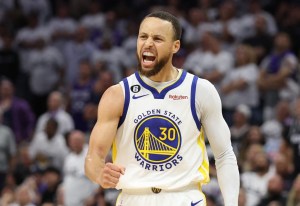 Con histórica exhibición de Curry, los Warriors se metieron en semifinales