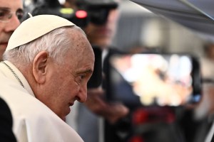 El papa Francisco llega a Hungría para una visita de tres días