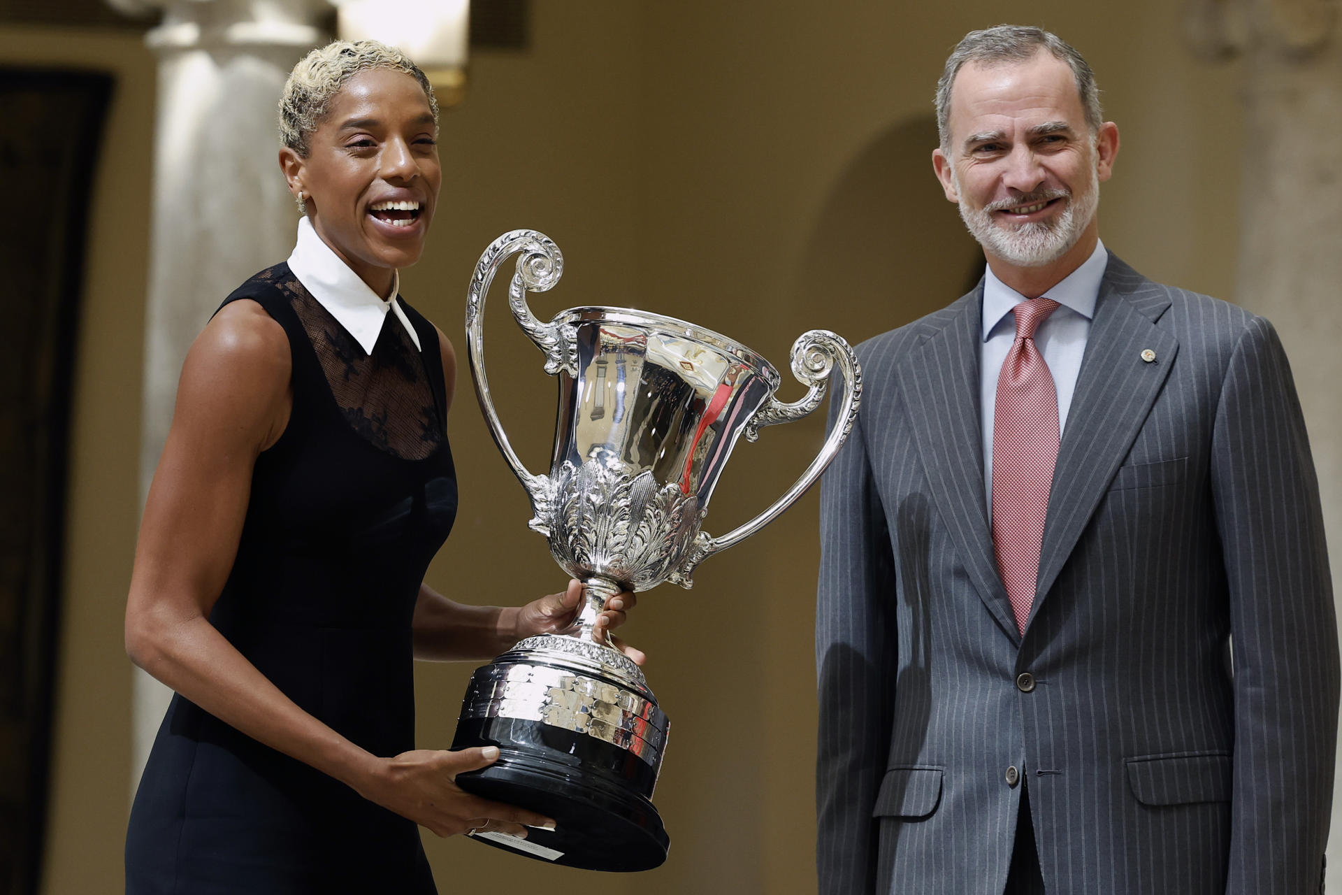 Reyes de España galardonaron a Yulimar Rojas en la ceremonia de entrega de los Premios Nacionales del Deporte (FOTOS)