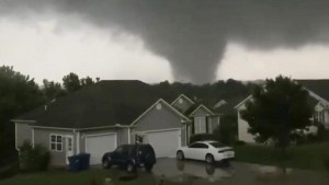 La naturaleza castiga nuevamente: Devastador tornado deja múltiples muertos y heridos en Misuri