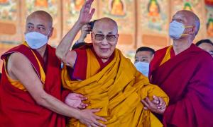 Los escándalos de abuso sexual que salpican al budismo tibetano del Dalai Lama