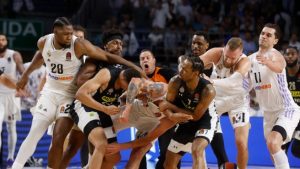 La mega tangana que se armó entre basquetbolistas del Real Madrid y Partizan (VIDEO)