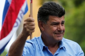 Efraín Alegre, candidato a presidente de Paraguay: Santiago Peña es apenas “el contador de Cartes”