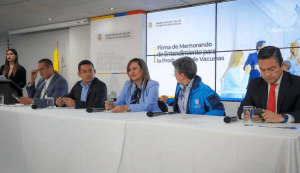 Bogotá firma un acuerdo para tener la primera fábrica de vacunas de Colombia