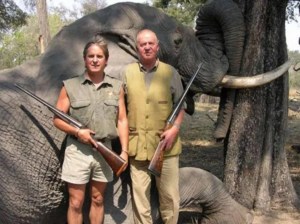 El día que el rey Juan Carlos mató a un elefante y a su reinado: un viaje con su amante, crueldad y despilfarro