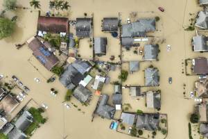 El deshielo, una bomba de tiempo: Por qué California sufre la peor inundación en décadas