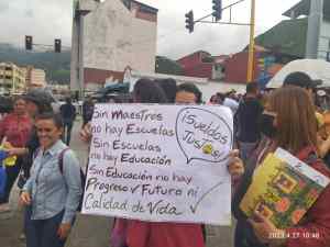 Maestros merideños en la calle: Somos docentes exigiendo calidad de vida, no somos delincuentes