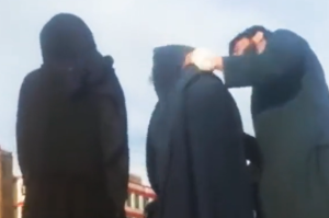 Dos hombres “castigados” con ropa de mujer: el retorno de la humillación pública en Afganistán