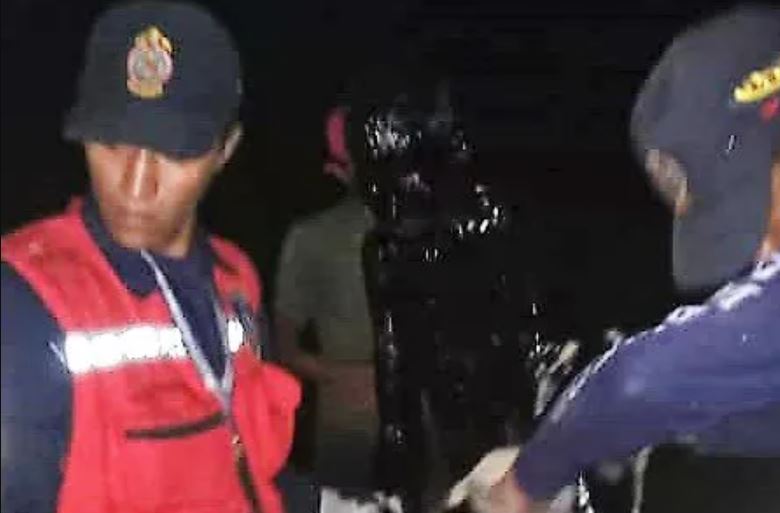 Bomberos rescataron a un hombre que cayó en laguna de hidrocarburos en Anzoátegui