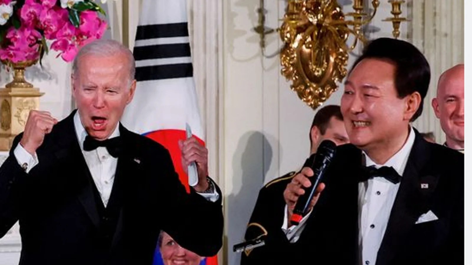 Biden alucina con insólita actuación del presidente de Corea del Sur cantando “American Pie” (VIDEO)