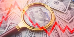 Las tres razones que podrían debilitar la mayor parte del valor del dólar, según economista