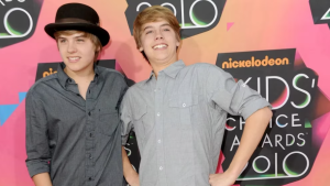 El drama familiar de los gemelos Dylan y Cole Sprouse que consumió todo lo que ganaron en Hollywood