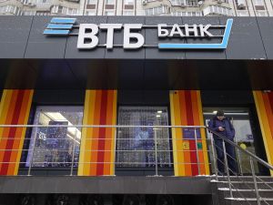 Banco estatal ruso reportó pérdidas de 8 mil millones de dólares por las sanciones occidentales