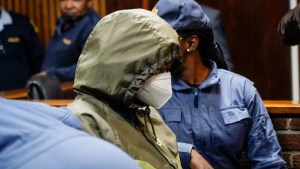 El caso de la doctora que ayudó a su amante asesino a huir de la cárcel estremece a Sudáfrica