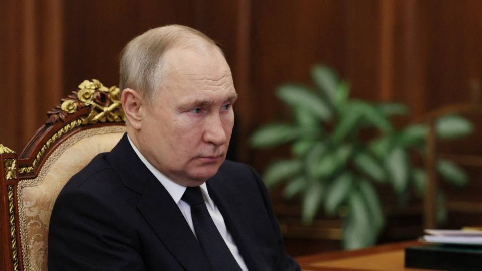 “Tiene entumecida la lengua”: Putin recibe primeros auxilios ante una emergencia de salud