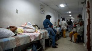 Seguro médico, una necesidad en Venezuela que pocos pueden cubrir
