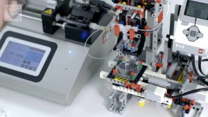 Crean una máquina de Lego capaz de imprimir piel humana (VIDEO)