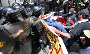 Maestros bolivianos retoman protestas en medio de nuevo intento de diálogo