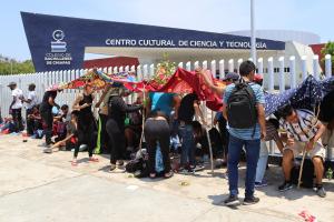 Miles de migrantes llegan a México para solicitar libre tránsito rumbo a EEUU