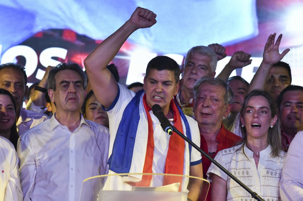 Santiago Peña, el joven economista que retuvo el poder para el Partido Colorado de Paraguay