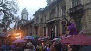 En medio de la lluvia, la feligresía merideña acompañó al Nazareno en procesión