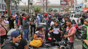Ministro peruano dijo que unos cinco mil venezolanos quieren salir de ese país