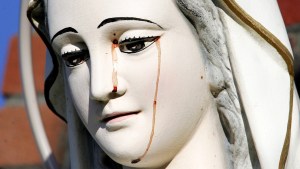 El Vaticano crea un observatorio para investigar las estatuas “lloronas” de la Virgen