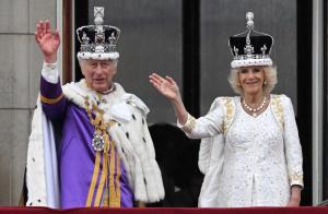 Los reyes Carlos III y Camila, “conmovidos” por las muestras de apoyo y celebraciones en Reino Unido
