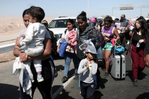 Chile confirmó vuelo de repatriación para venezolanos varados en la frontera con Perú