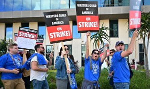 Guionistas de Hollywood terminarán su huelga tras acuerdo con grandes estudios