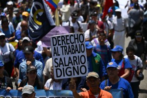 Trabajadores y jubilados califican de “engaño” ajustes anunciados por Maduro